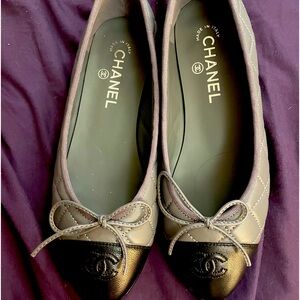 Chanel size 39 (8) ballet shoes grey and black. Worn once